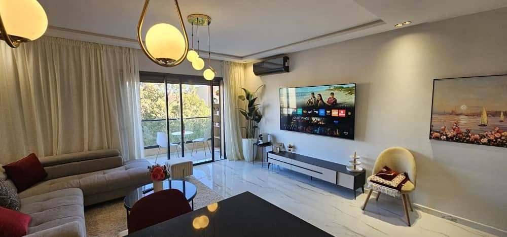 Villa pour 15 personnes, avec vue sur le lac ainsi que jardin et piscine à Cannes