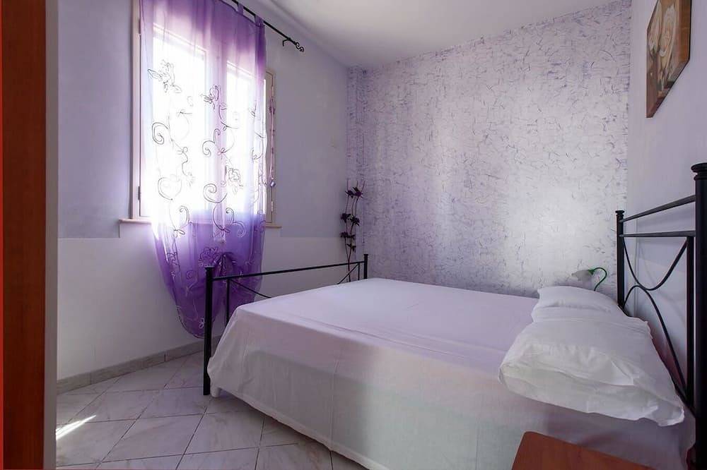 Vacation home close to sandy beach and stores in Torre Pali, Salve