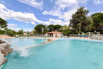 Gîte pour 4 personnes, avec piscine et balcon à Grospierres