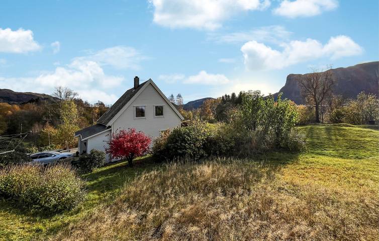 Ferienhaus für 8 Personen mit Garten in Hyllestad