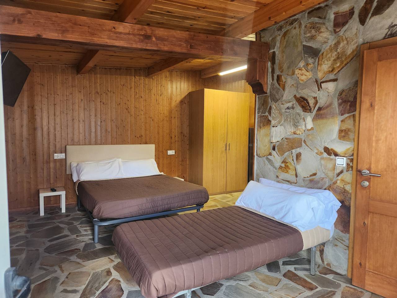 Chambre 'Casa Jardín Habitación Triple L' avec Piscine Privée, Terrasse Partagée et Jardin Partagé in Monforte de Lemos, Province de Lugo