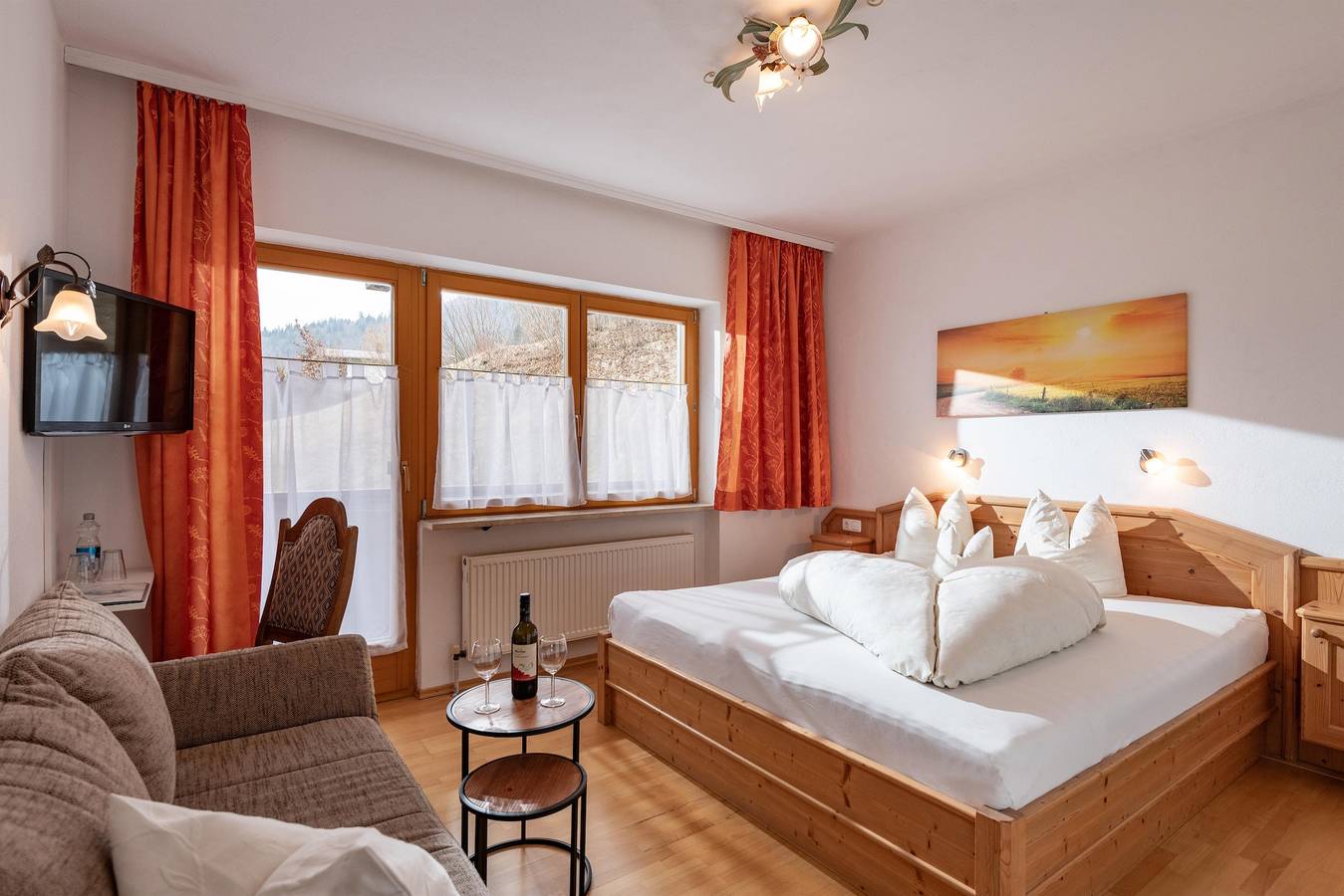 Ganze Ferienwohnung, Dz mit Dusche/Wc, Tv, Balkon oder Dachterrasse in Kössen, Kaiserwinkl