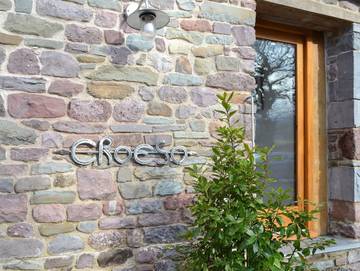 Log Cabin for 4 People in Carmarthenshire, South-Wales, Photo 1