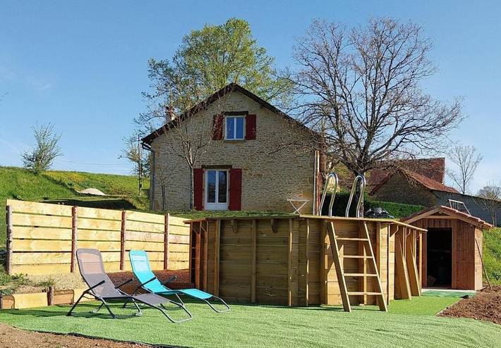 Location de vacances pour 6 personnes, avec vue ainsi que piscine et jardin à La Chapelle-Aubareil - 4