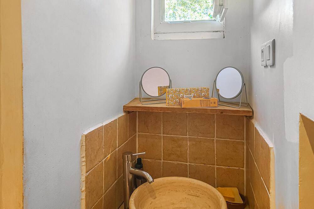 Nice home in La Tour-d'Aigues in La Tour-d'Aigues, Parc naturel régional du Luberon