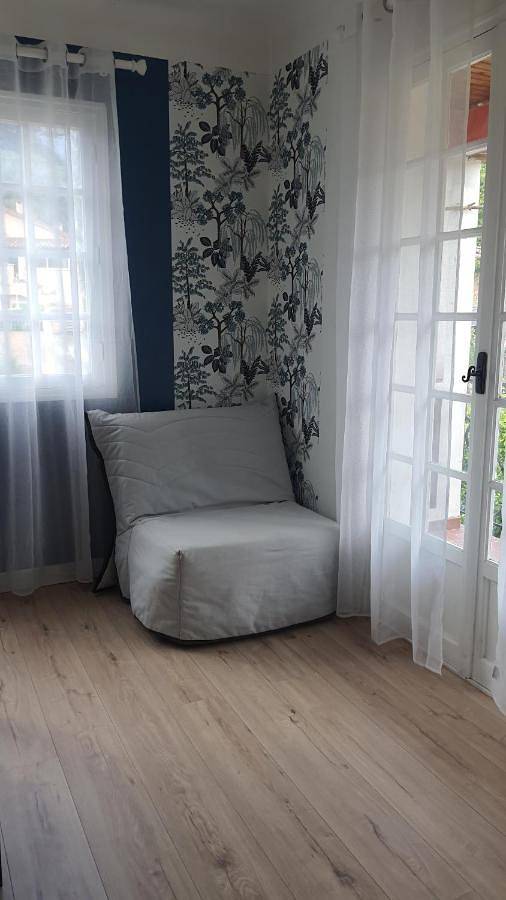 Gîte pour 2 personnes, avec terrasse à La Trinité - 2