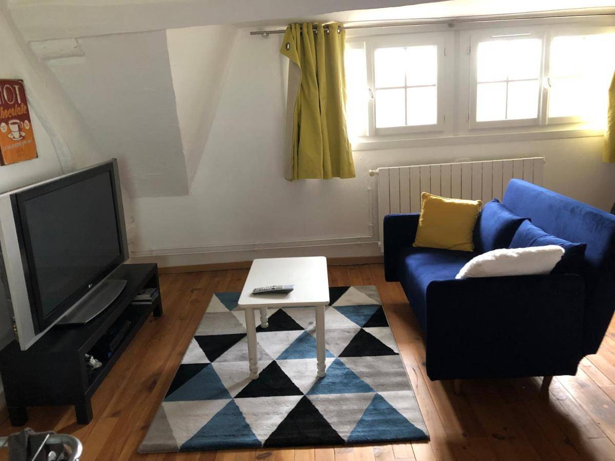 Appartement de vacances entier, Grande chambre avec salle de bain et Wc privés in Pontgouin, Région de Chartres