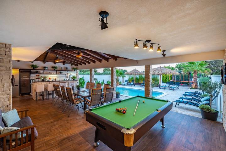 Villa pour 12 personnes, avec jardin, adapté aux familles à Nin - 4