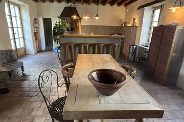 Gîte pour 5 personnes, avec terrasse et jardin à Noyers