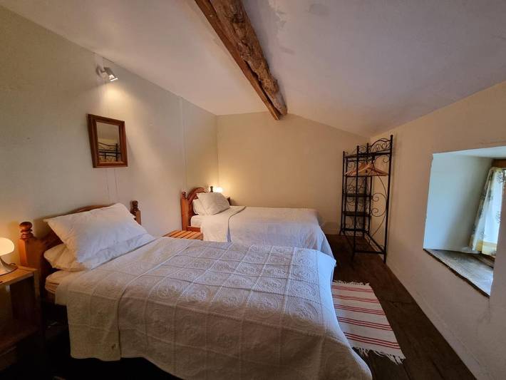 Location de vacances pour 4 personnes, avec terrasse ainsi que jardin et vue à Nantiat - 3