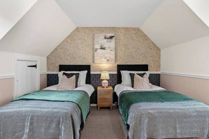 Entire apartment, Stylish Central Winchester Abode in Winchester, South Downs