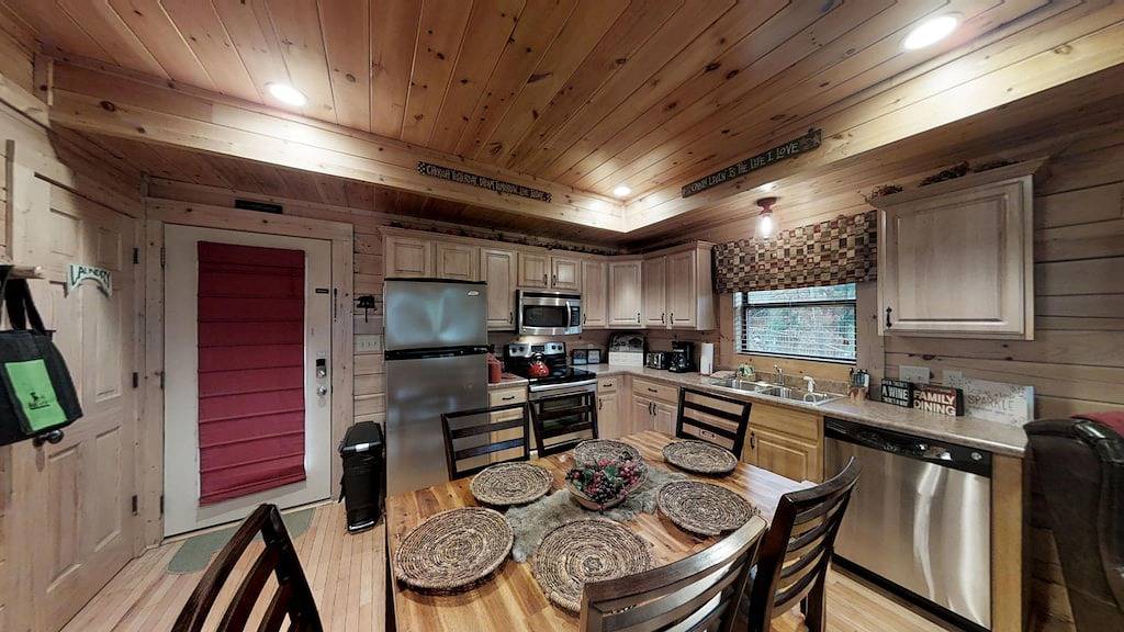 Glamping for 6 Guests in Great Smoky Mountains National Park, Tennessee
