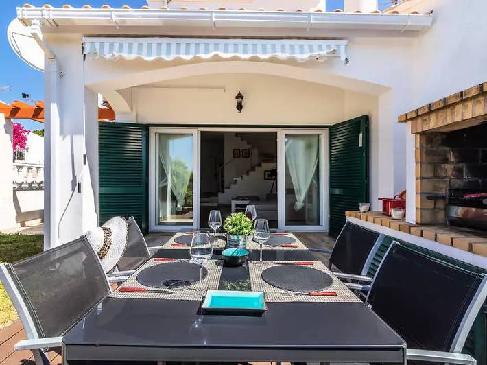 Villa for 4 people, with pool and terrace, with pets in Albufeira