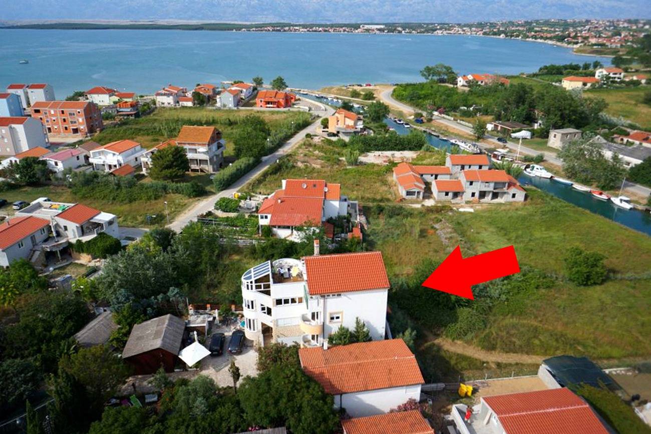 Ganze Wohnung, 2-Zimmer-Ferienwohnung mit Balkon und Meerblick Nin (Zadar) A-5858-b in Nin, Zadar