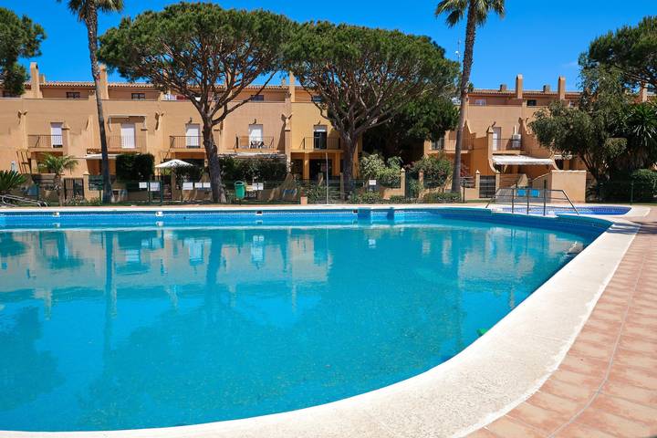 Holiday Home "Marisa" with Pool, Garden, Terrace, Balcony & Wi-Fi in Sancti Petri, Chiclana de la Frontera