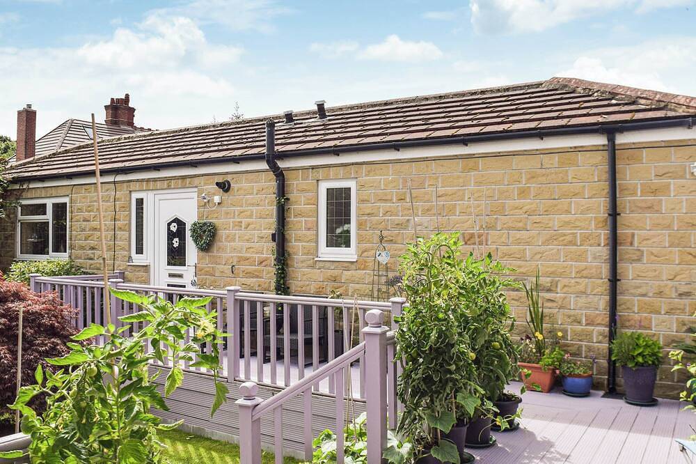 1 bedroom accommodation in Almondbury, near Huddersfield in Huddersfield, West Yorkshire
