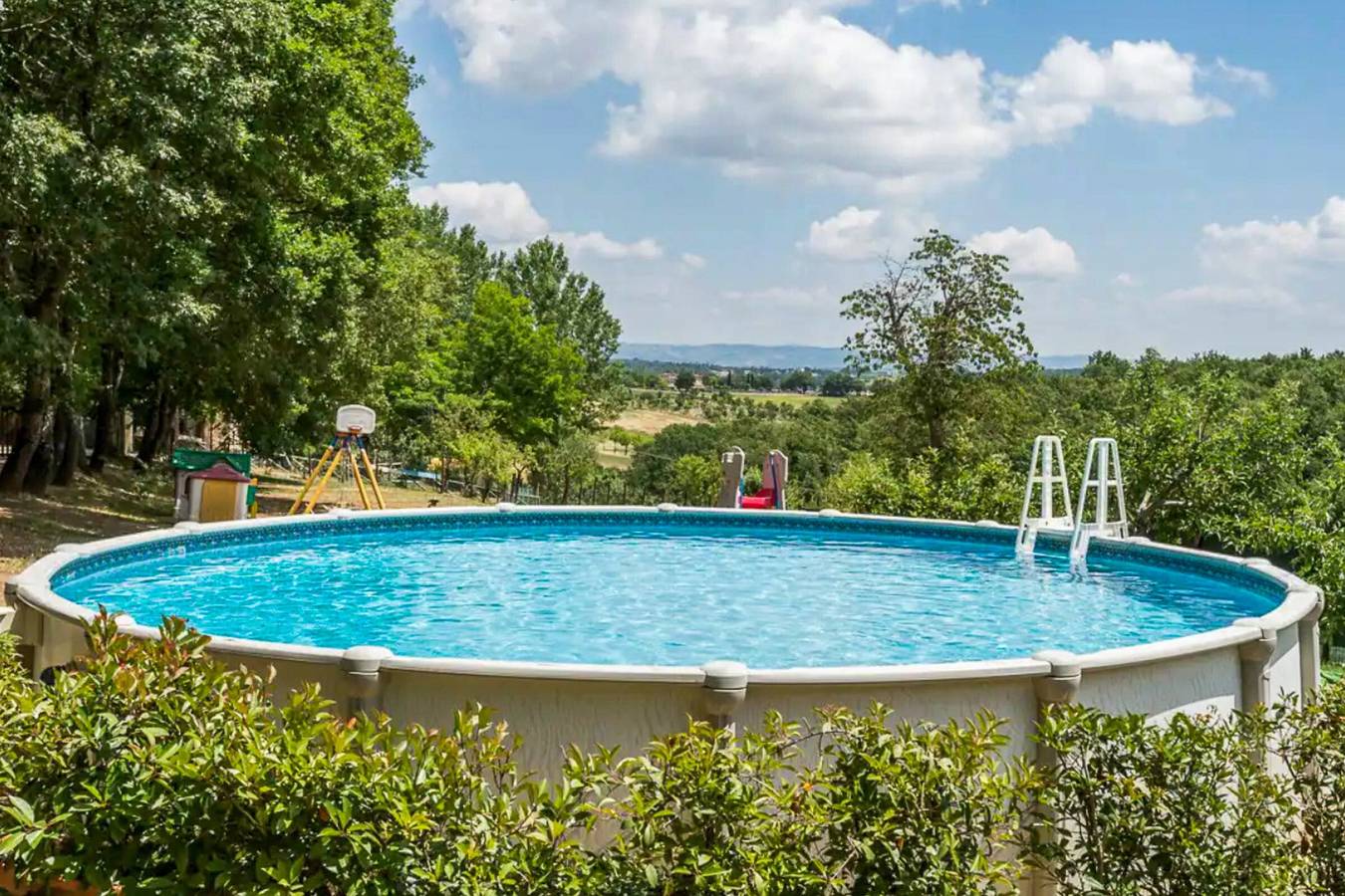 Entire apartment, Apartment 'Faetino - Gallo' with Shared Pool, Private Garden and Wi-Fi in Colle di Val d'Elsa, Siena Province