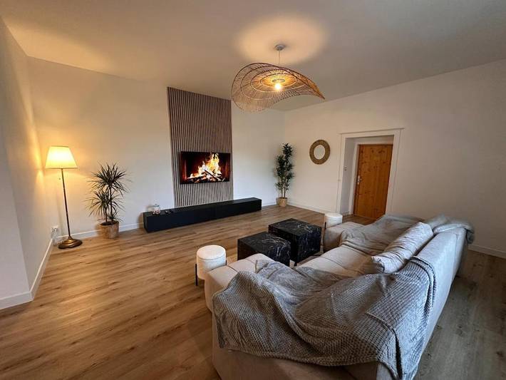 Location de vacances pour 11 personnes, avec jardin à Menétru-le-Vignoble