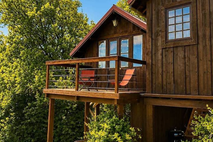 Location de vacances pour 2 personnes, avec balcon ainsi que jardin et piscine à Montoillot