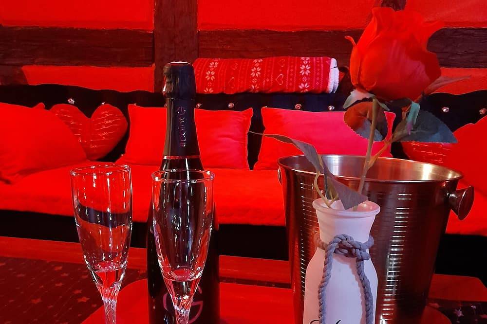 Entire apartment, Love Room Red and black in Barr, Sélestat-Erstein region