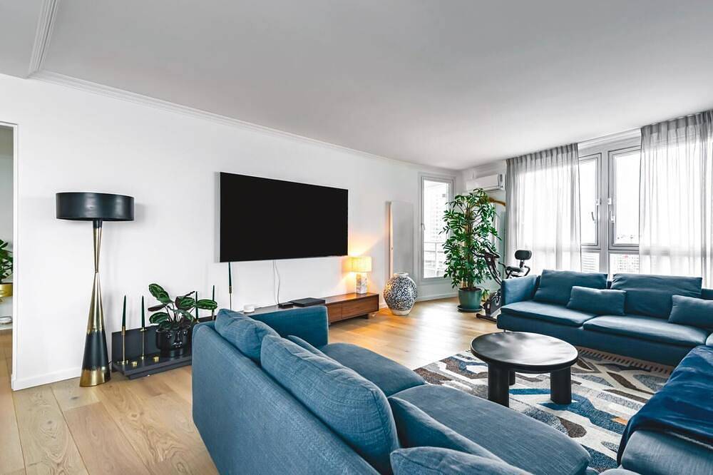 Entire apartment, Apartment view of all of Paris in Puteaux, Hauts-de-Seine