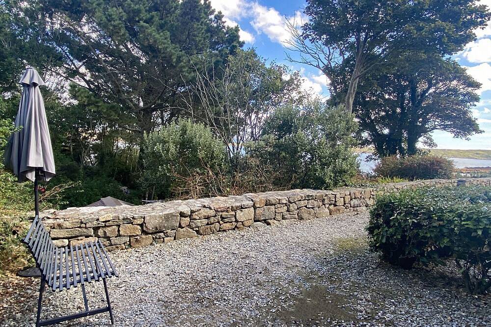 Cottage 430 - Roundstone - sleeps 4 guests  in 2 bedrooms in Roundstone, Connemara