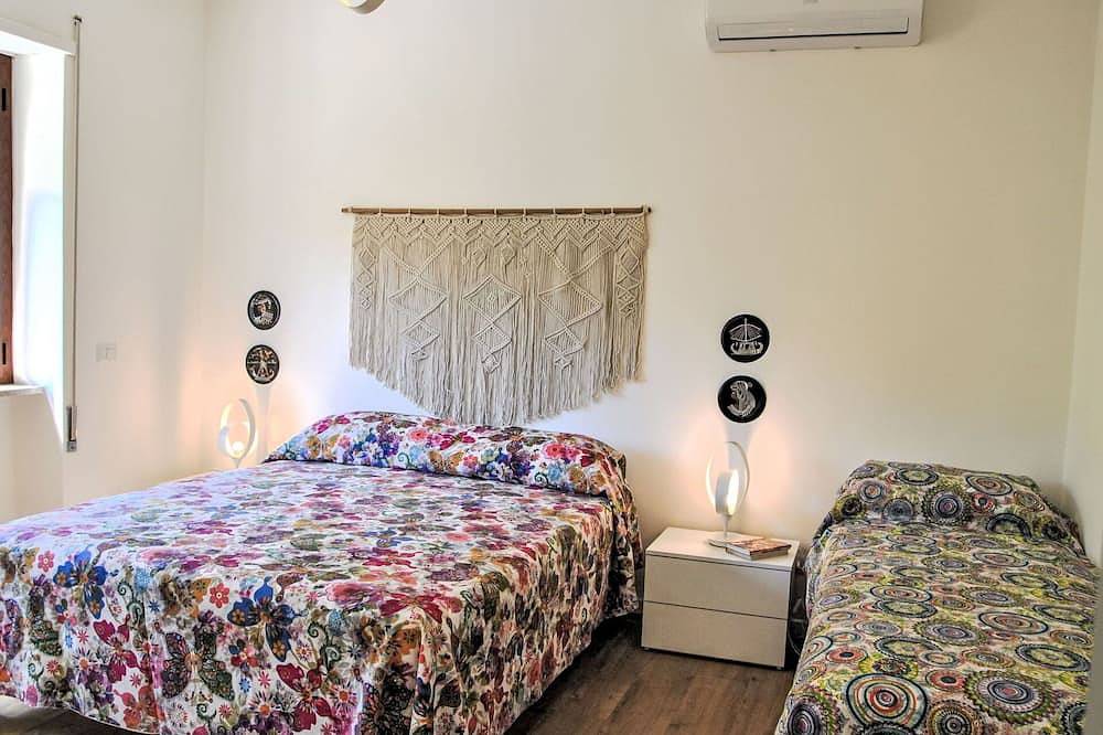 Entire apartment, Lovely apartment for 8 guests with A/C, Wifi, Tv, balcony and pets allowed in Formia, Latina Province
