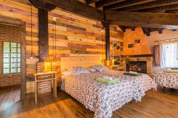 Maison de campagne pour 14 personnes, avec vue sur le lac ainsi que terrasse et vue à Casarejos