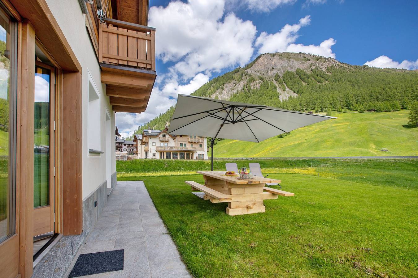 Ganze Wohnung, Ferienwohnung 'Chalet Snowlake Neve' mit Bergblick, Privatem Garten und Wlan in Livigno, Nationalpark Stilfser Joch