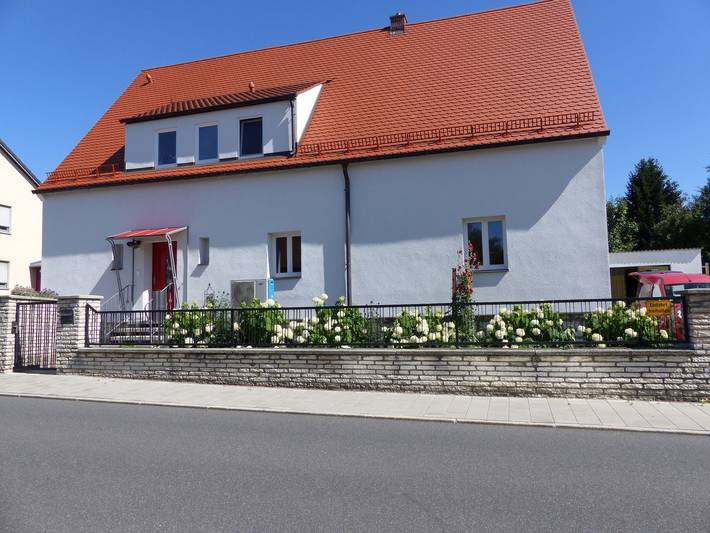 Ferienwohnung für 4 Personen, mit Balkon/Terrasse und Balkon sowie Terrasse und Garten
