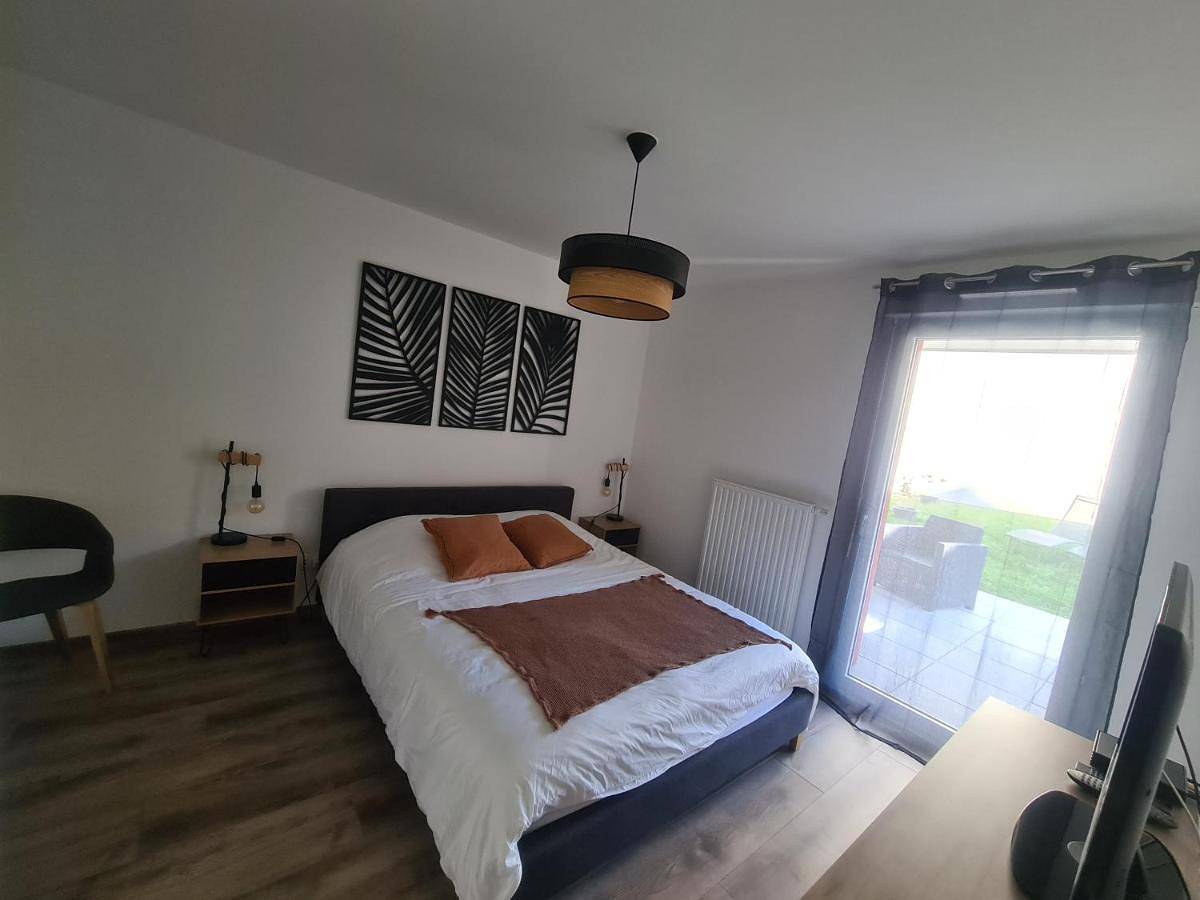 Appartement entier, L'instant Léman - T2 3 étoiles à 5min de Thonon et Evian avec terrasse et jardin à 100m du lac in Publier, Région de Thonon-les-Bains