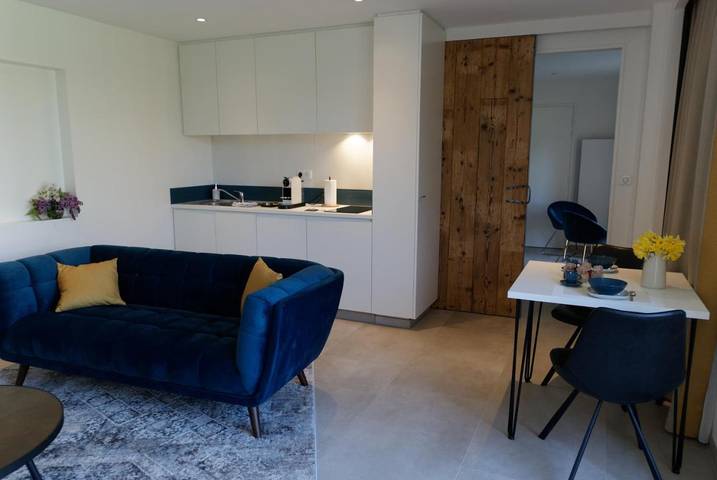 Location de vacances pour 2 personnes, avec vue ainsi que jardin et piscine à Saint-Germain-Nuelles - 2