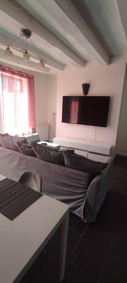 Appartement entier, Aubigny appartement centre ville 1e étage in Aubigny-sur-Nère, Sologne