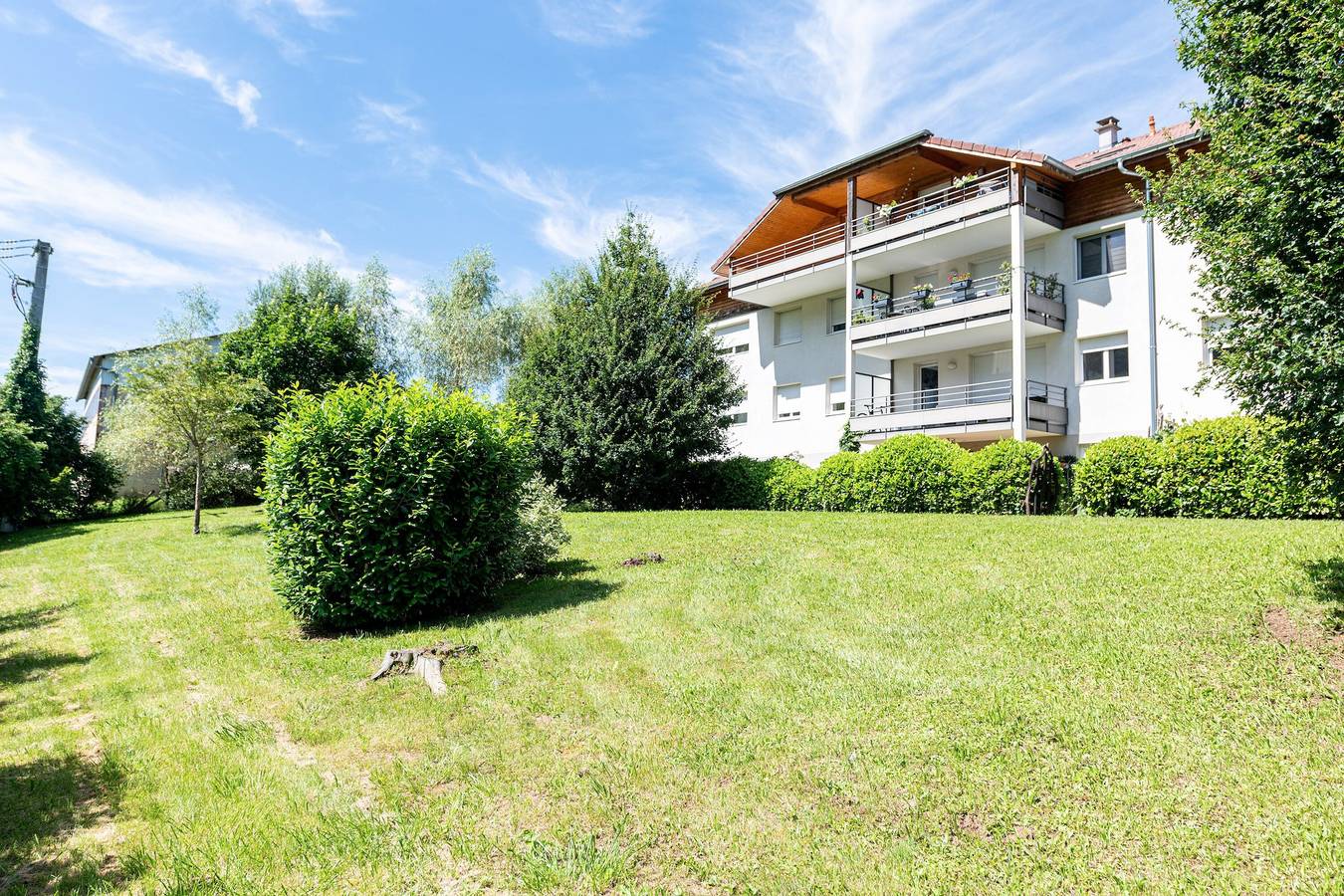 Apartamento entero, Apartamento vacacional "T3 Au Vert À 5 Min D'Annecy Centre" con terraza privada, jardín y Wi-Fi in Seynod, Annecy (commune)