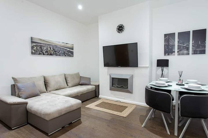 Glamping for 7 people in Leeds