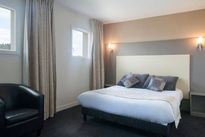 Hôtel pour 4 personnes, avec piscine et jardin à La Souterraine - 2