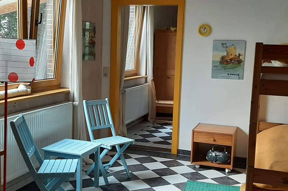 Ganze Wohnung, Geräumige Ferienwohnung in Kölker mit Terrasse u in Nenndorf, Nordseeküste