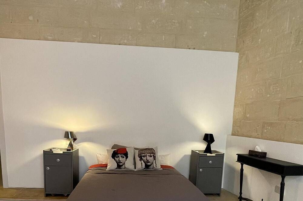 Ganze Wohnung, Sleep in History: Charming Studio in 16th-Century Palazo in Ancient Three Cities in Cospicua, Insel Malta