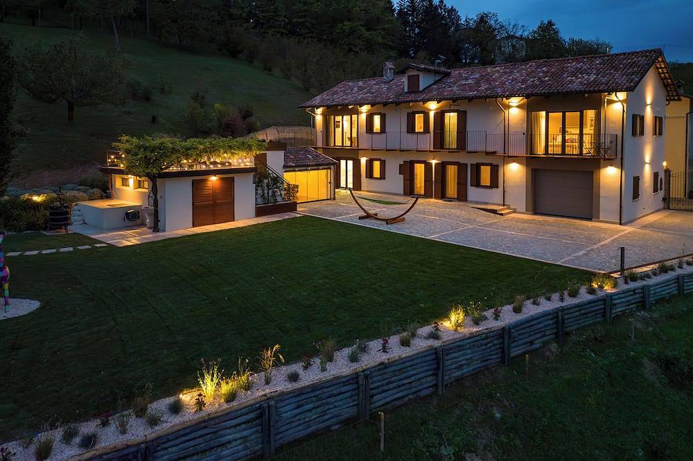 Luxury Villa in Alba, in the heart of the Langhe with breathtaking views in Alba, Langhe