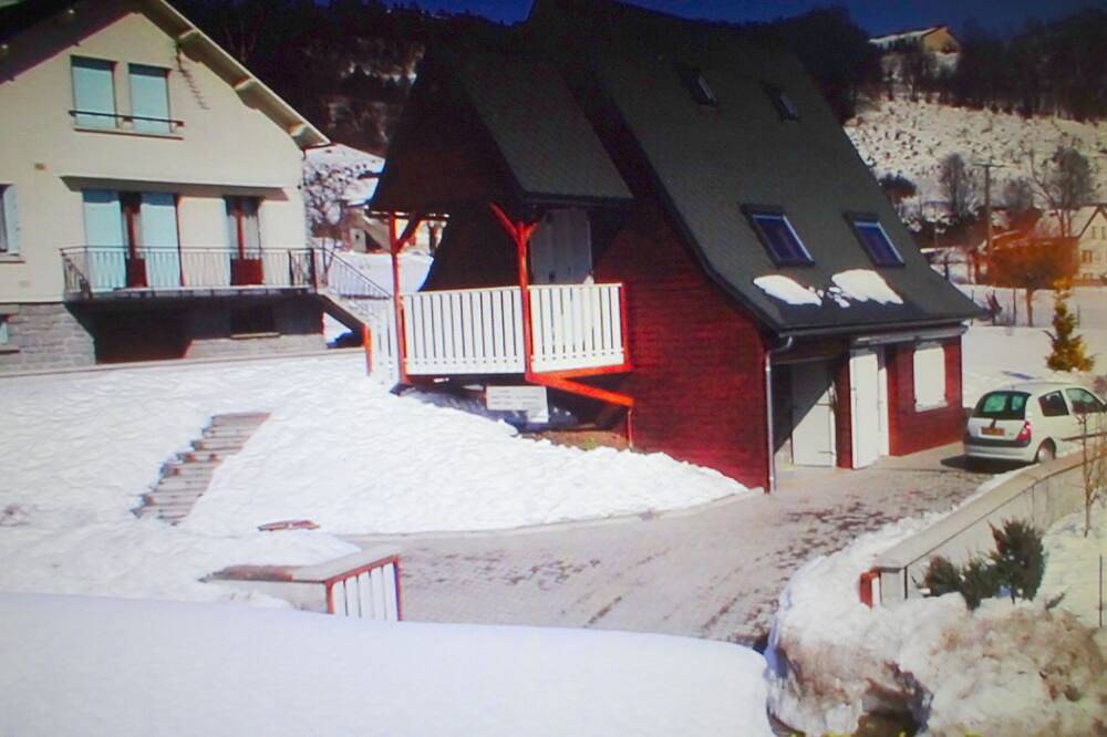 Chalet''Le Chardon '' Alquiler de 67m2 + 20m2 de 2 a 7 personas con opción modular in Murat-le-Quaire, Parque Natural Regional Volcans d'Auvergne