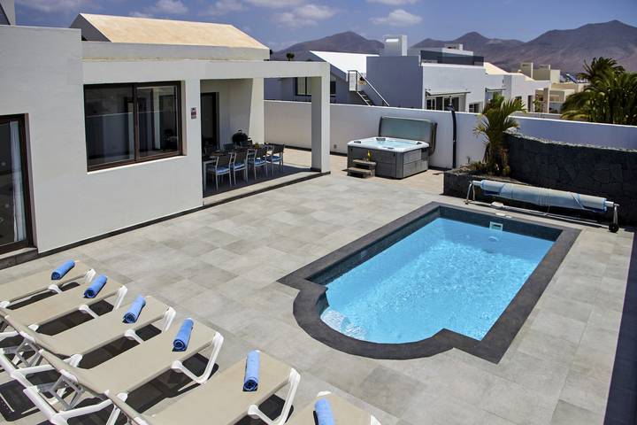 Villa für 8 Personen, mit Whirlpool und Terrasse sowie Garten auf Lanzarote