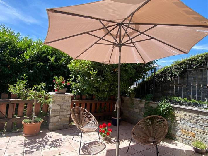 Ferienwohnung für 4 Personen, mit Terrasse und Ausblick in Comune di Villeneuve