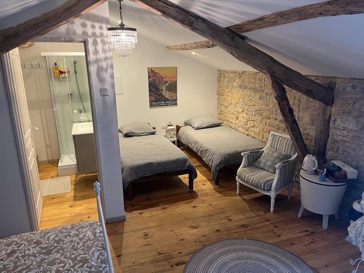 Family Room with Private Bathroom in Caylus, Tarn-et-Garonne
