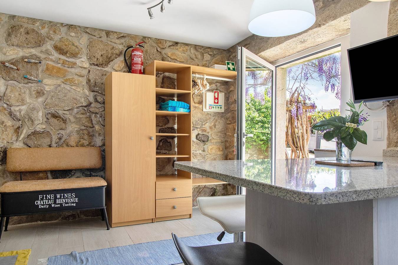 Studio Appartement 'Estúdio Azul' met uitzicht op de bergen, gedeeld zwembad en Wi-Fi, foto 9