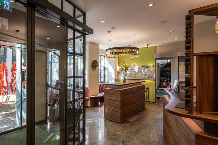 Hotel dla 2 osób, z ogród i widok na jezioro oraz widok w Lucerna