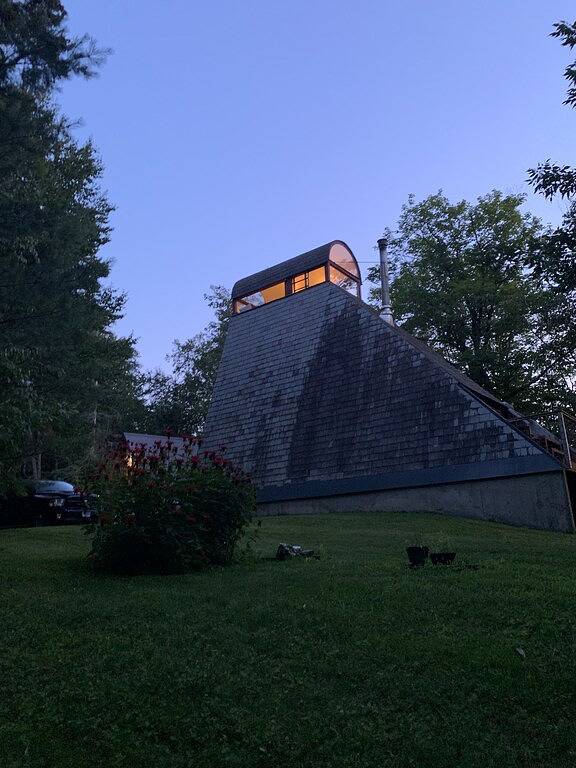 Vacation rental for 8 people, with yard in Warren