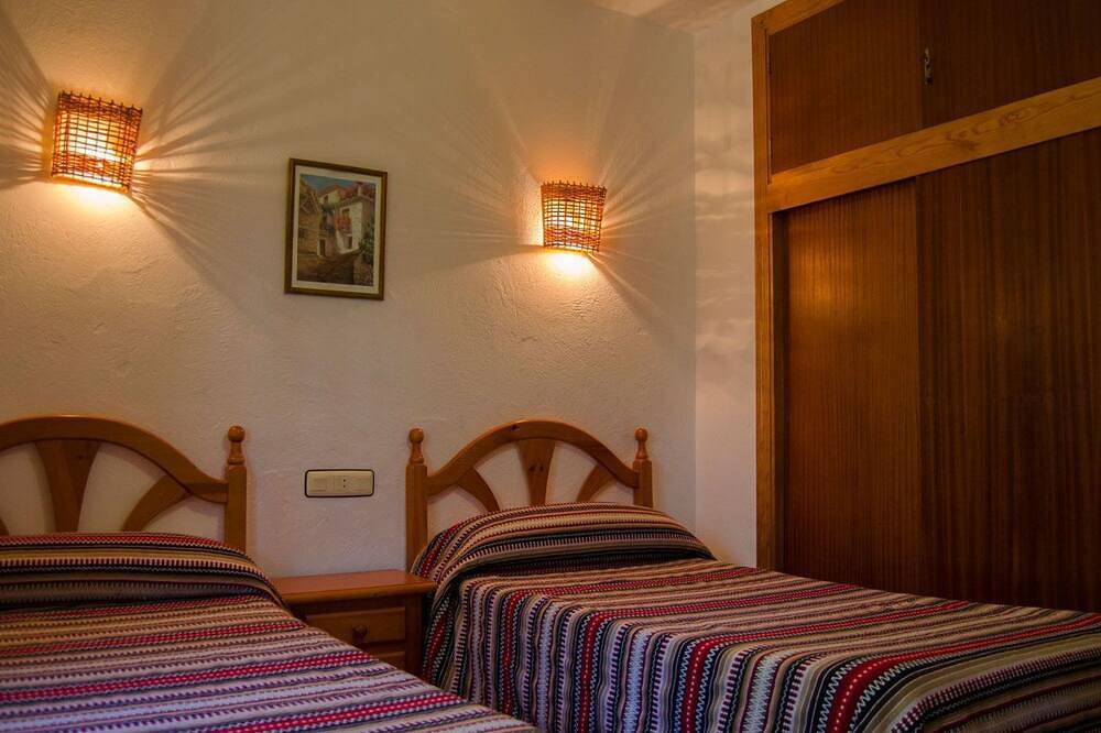 Gemütliches Haus in Anlage mit Schwimmbad in Válor in Válor, Provincia de Granada