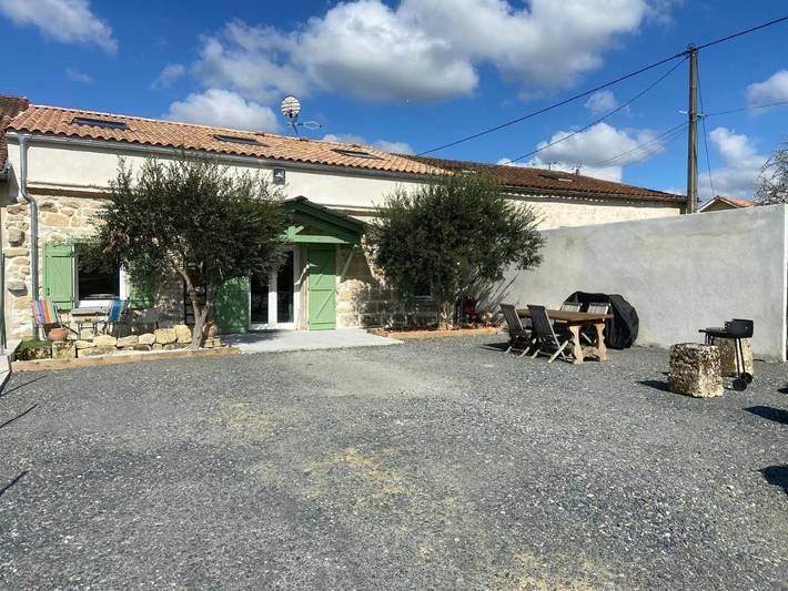 Location de vacances pour 4 personnes, avec terrasse ainsi que vue et jardin à Gauriac - 2