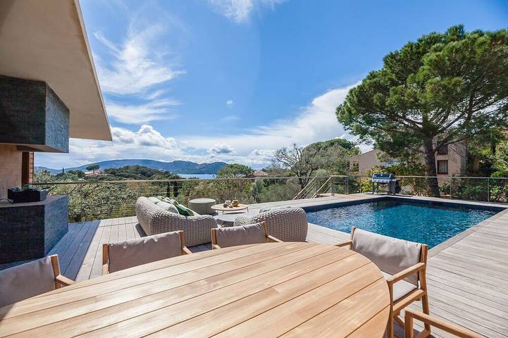 Villa pour 16 personnes, avec jardin et balcon dans Cala Rossa