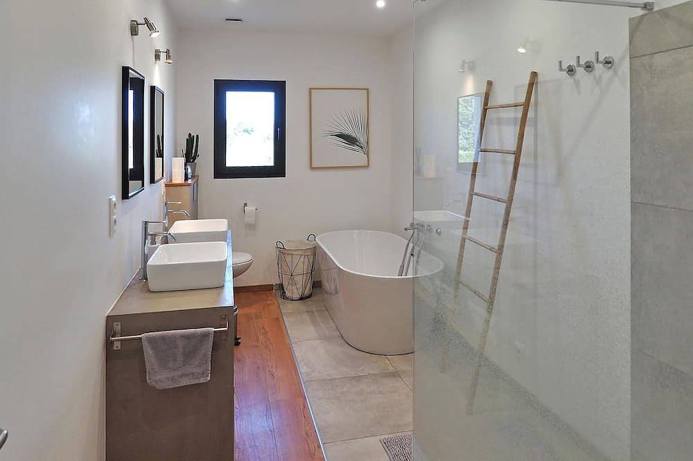 Stunning home in Maillane with Wifi in Maillane, Arles region